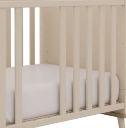 YUNY by PAIDI Babybett »HAZEL 70x140cm in Beige, umbaubares Kinderbett mit Massivholz« Gitterbett 4-fach höhenverstellbar, entnehmbare Sprossen, Juniorbett